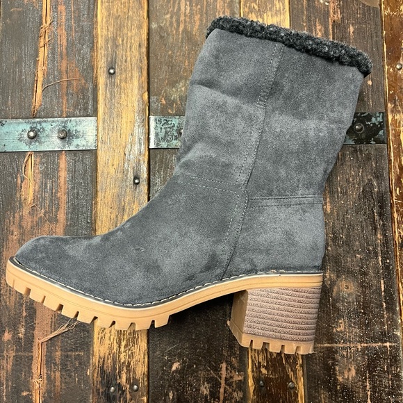 Grey Fun boot! - Picture 2 of 7